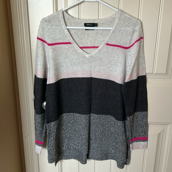 Reitmans light weight cashmere blend V-neck sweater - Picture 1 of 2